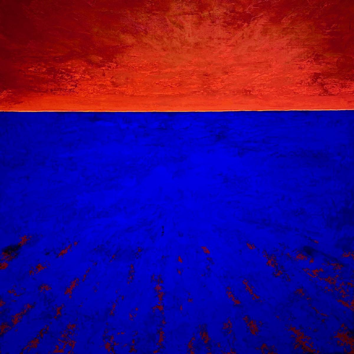 Gemälde mit abstrakter Malerei mit Rot, Orange und Ultramarin - ähnlich einer Landschaft mit Meer vor einem Sonnenuntergang ausgestellt auf der Discovery art fair 2024